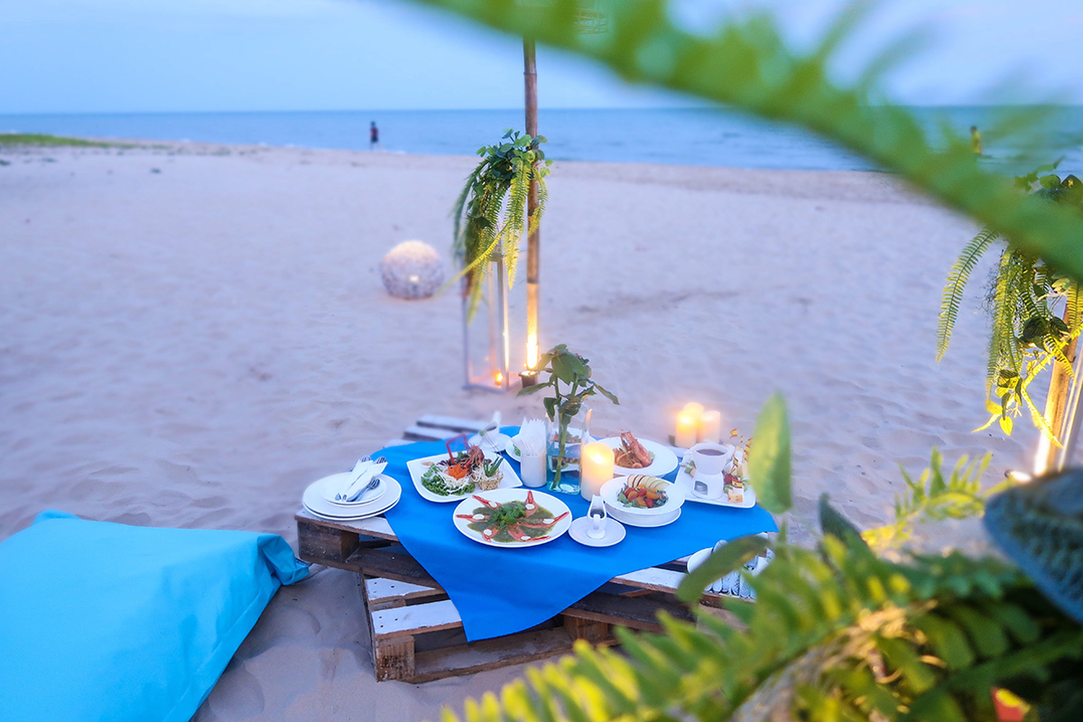 CANDLELIGHT DINNER ON THE BEACH